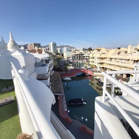Del Parque Flats - Puerto Marina Apartment